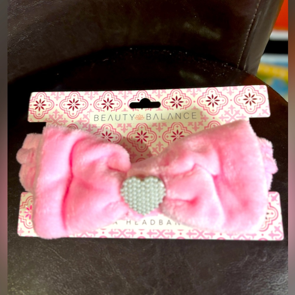 NWT SPA HEADBAND WITH HEART RHINESTONE